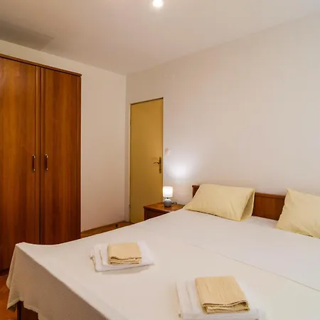 2 Bedroom Amazing In Lägenhet