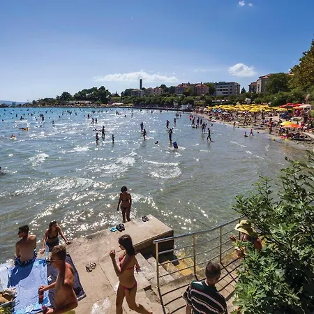 2 Bedroom Amazing In Lägenhet *